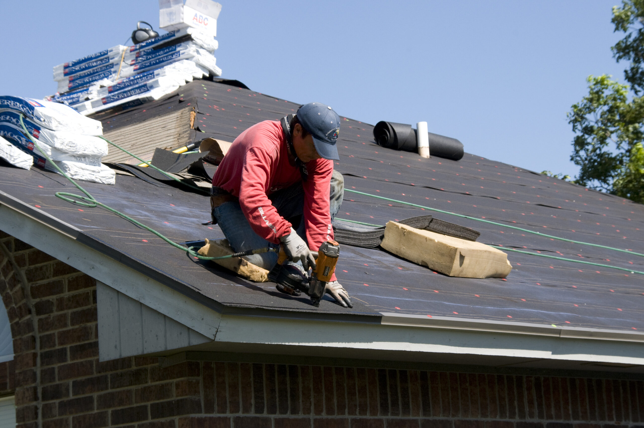 Certified Roofing Contractors Ready to Handle Your Roof Repair Needs Efficiently